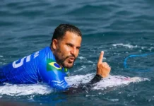 Ítalo Ferreira vence Ethan Ewing e avança às semifinais da WSL em Teahupo’o