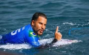 Ítalo Ferreira vence Ethan Ewing e avança às semifinais da WSL em Teahupo’o