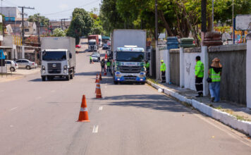 Operação Carga Pesada aborda 233 veículos e autua 34 em Manaus