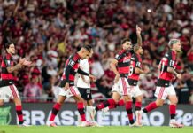 Flamengo vence Corinthians e retoma liderança do Brasileirão