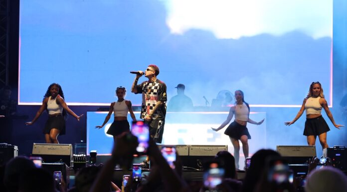 MC Hariel encerra programação do palco Alfândega no #SouManaus 2026