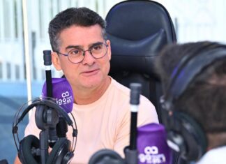 David Almeida propõe dobrar Auxílio Estadual para R$ 300 durante entrevista
