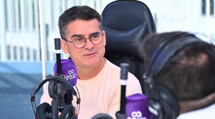 David Almeida propõe dobrar Auxílio Estadual para R$ 300 durante entrevista