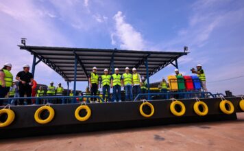 Roberto Cidade vistoria construção de 50 terminais flutuantes para comunidades do interior do Amazonas