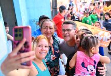 David Almeida percorre Bairro Alfredo Nascimento e apresenta propostas para o Amazonas