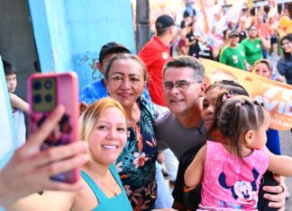 David Almeida percorre Bairro Alfredo Nascimento e apresenta propostas para o Amazonas