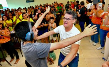 David Almeida propõe ampliar apoio às mães atípicas e atendimento a famílias com TEA