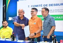 David Almeida assina compromisso com lojistas e propõe medidas para facilitar negócios
