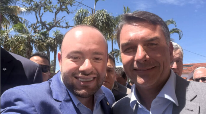 Fausto Jr. declara apoio a Flávio Bolsonaro e retorna ao Amazonas para atuar no segundo turno