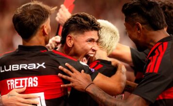 Flamengo vence o Fluminense e mantém liderança do Brasileirão