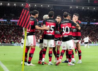 Flamengo vence Atlético-MG nos acréscimos e mantém liderança do Brasileirão