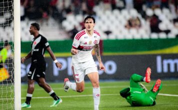 Flamengo goleia Vasco por 4 a 1 e amplia vantagem na liderança do Brasileirão