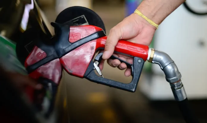 Posto de Combustível, bomba de gasolina. fofto Marcello Casal Jr