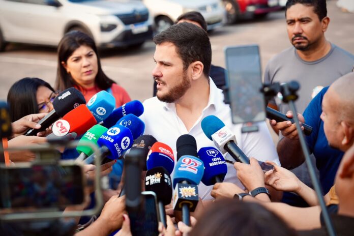 Prefeito Renato Junior vota (4)