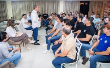 Omar Aziz reúne apoio de 37 vereadores de Manaus e prefeitos dos 62 municípios