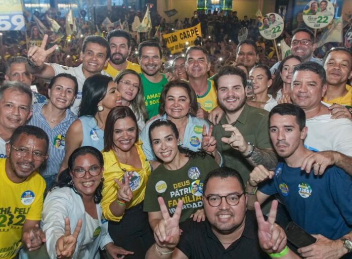 flavio bolsonaro e maria do carmo