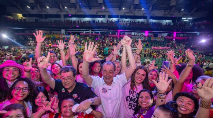 Omar Aziz anuncia propostas para mães atípicas, proteção às mulheres e ampliação da rede de saúde