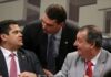 Flávio Bolsonaro pede votos para Maria do Carmo em Manaus, mas não cita Omar Aziz