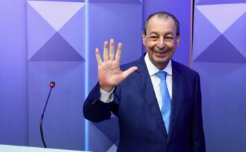 Omar Aziz apresenta propostas para saúde e segurança no último debate antes do 2º turno