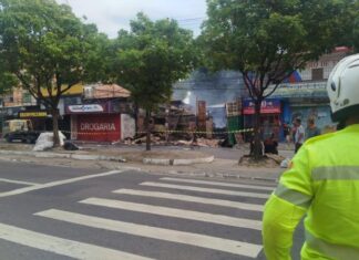 Incêndio que destroiu galpão de recicláveis, volta a registrar focos na zona Leste de Manaus