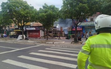 Incêndio que destroiu galpão de recicláveis, volta a registrar focos na zona Leste de Manaus